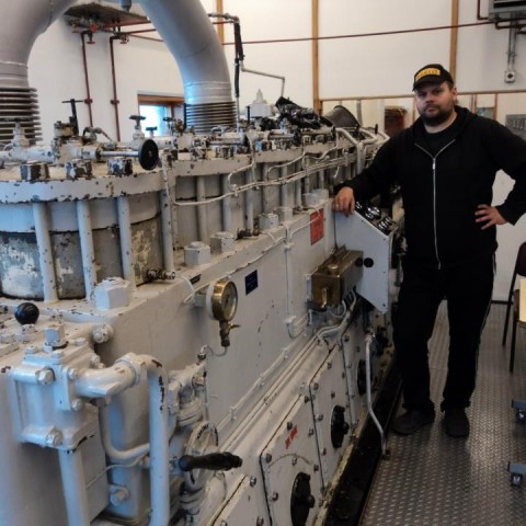 crop-426222_493955447282864_1920053097_n