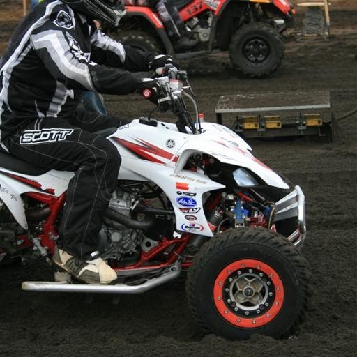 crop-05.09.2009_883__large_