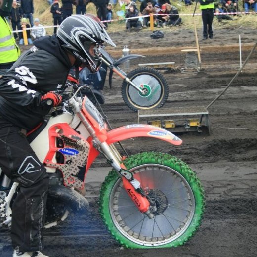 crop-05.09.2009_733__large_