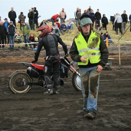 crop-05.09.2009_877__large_