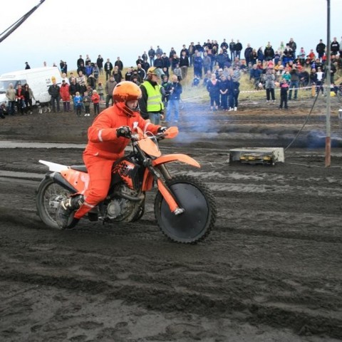 crop-05.09.2009_581__large_