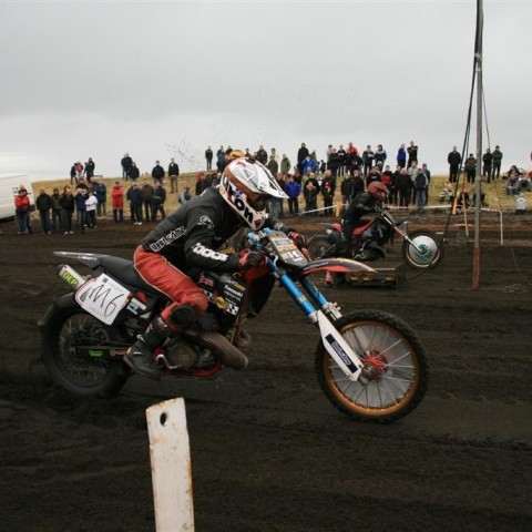 crop-05.09.2009_878__large_