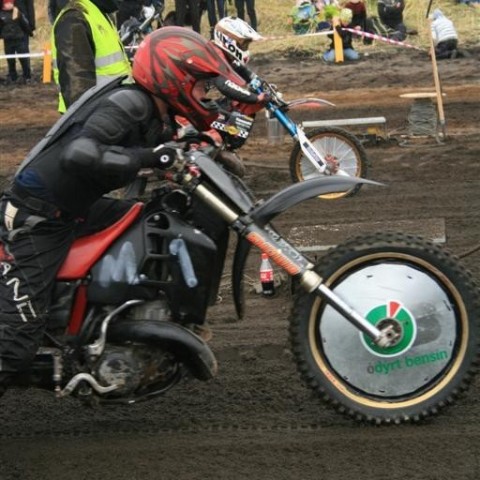 crop-05.09.2009_886__large_