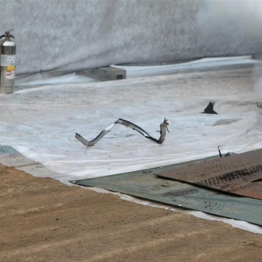 crop-2010_b_ladagar_805__large_