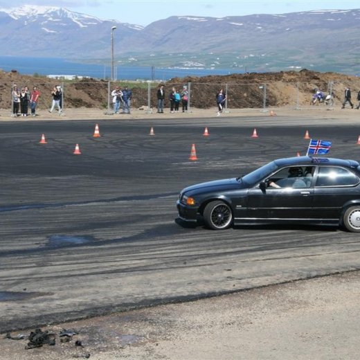 crop-2011_b_ladagar_236__large_