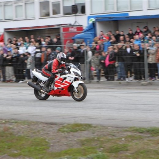 crop-2011_ba_733__large_