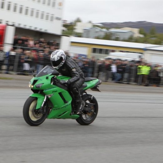 crop-2011_ba_887__large_