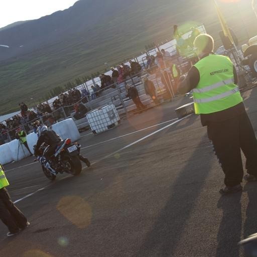 crop-125-img_4436__large_