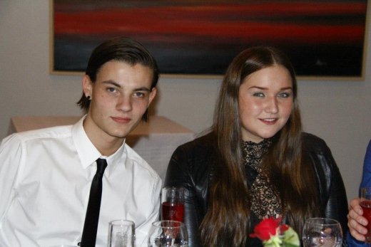 302818_4152450768173_2010578636_n