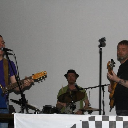 crop-603943_4152578371363_1099520094_n